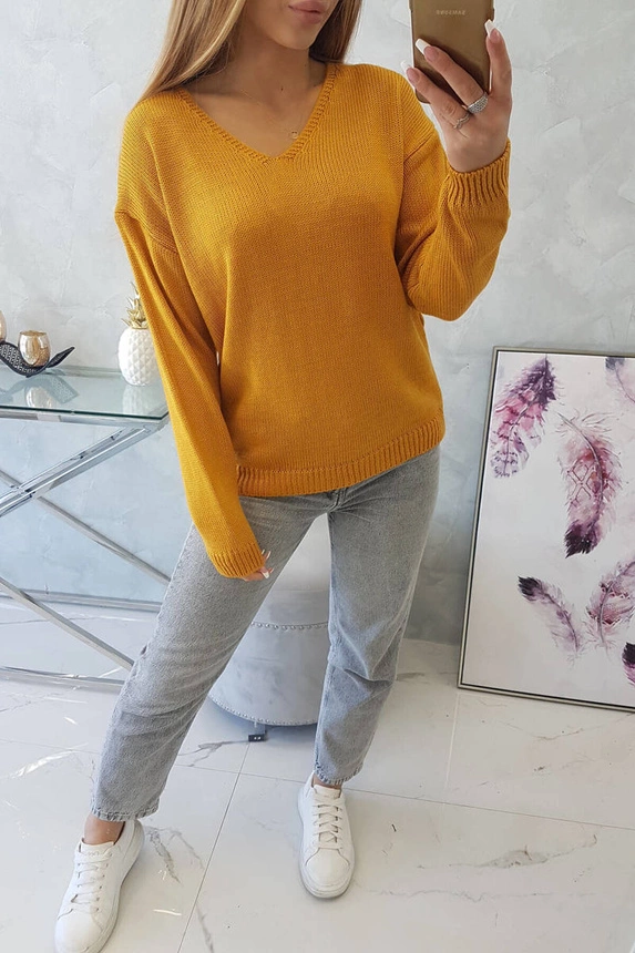 Sweter z dekoltem V musztardowy