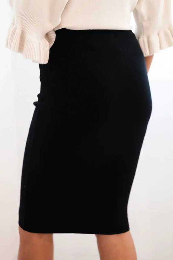 Women's viscose skirt made of stretchy knit black