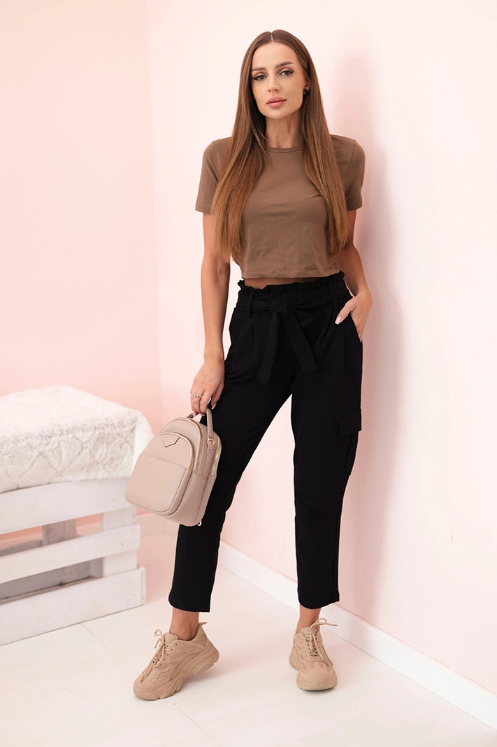Women's high-waisted cargo pants black