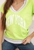 Damen Baumwollbluse mit V-Ausschnitt und Druck NEW YORK grün