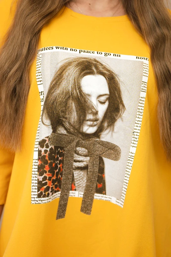 Kleid mit Druck und ausgestelltem Po in Senf