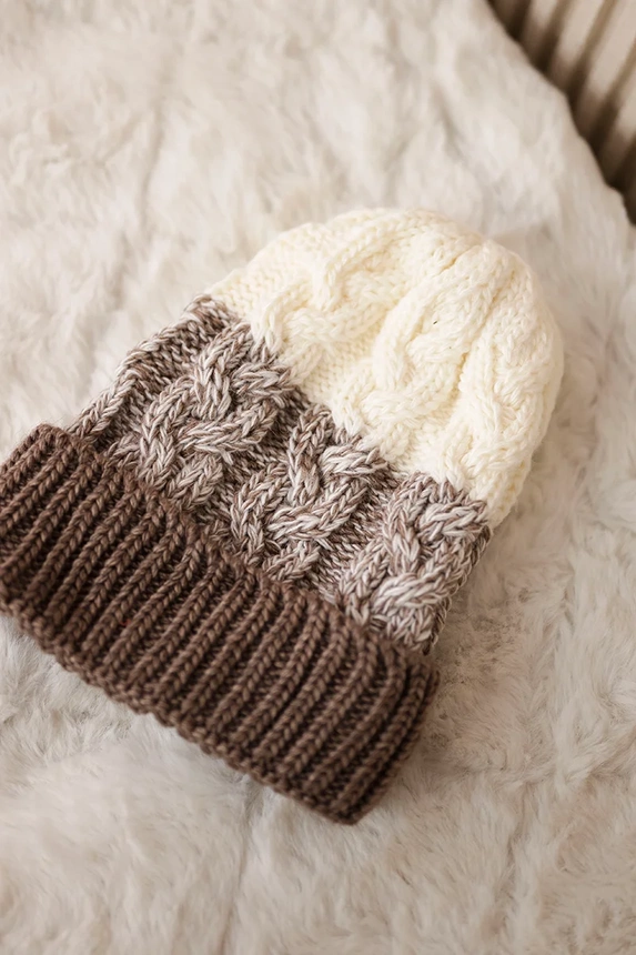 Women's cap Samara K346 cappuccino+ecru