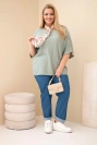 Dámská viskózová halenka Plus Size s krátkým rukávem a ozdobným šátkem khaki