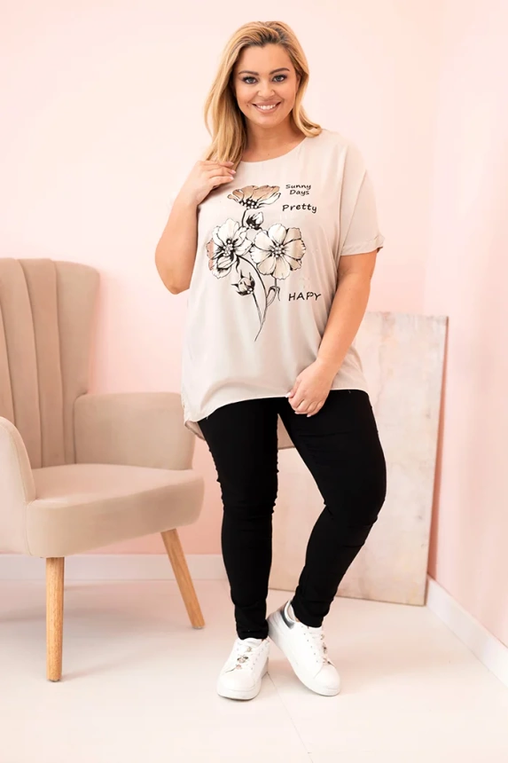 Bluzka damska Plus Size z wiskozy z kwiatowym nadrukiem i napisem beżowa