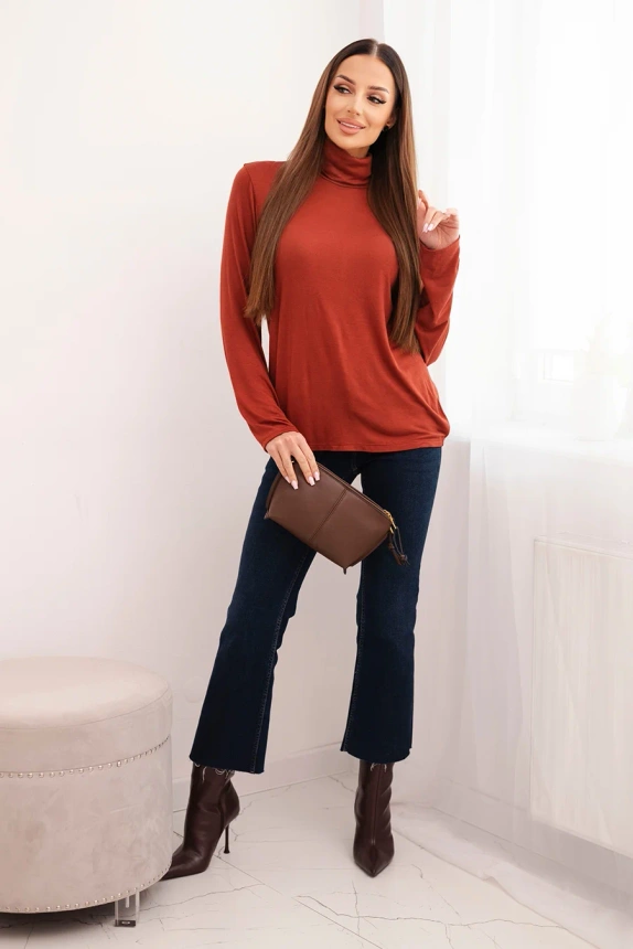 Moteriška viskozė bluzonė su golfu ir ilgu rankoviu ruda