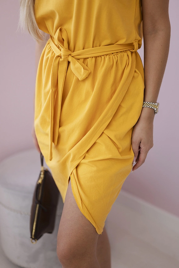 Gestuftes Kleid mit Umschlag unten in Senf