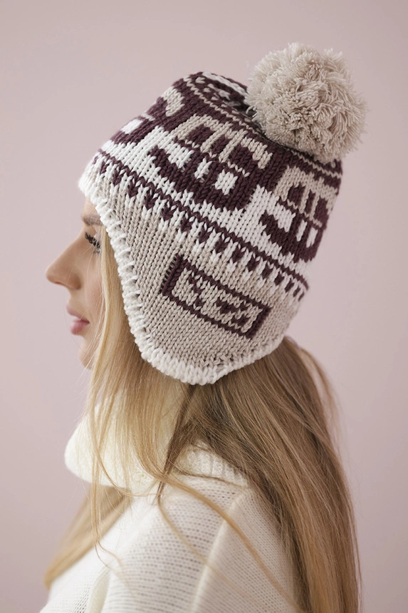 Cap with a pompom Rosa K368 burgundy+white+beige