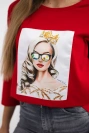 Bluse mit Grafik von einem Mädchen mit 3D-Brille rot