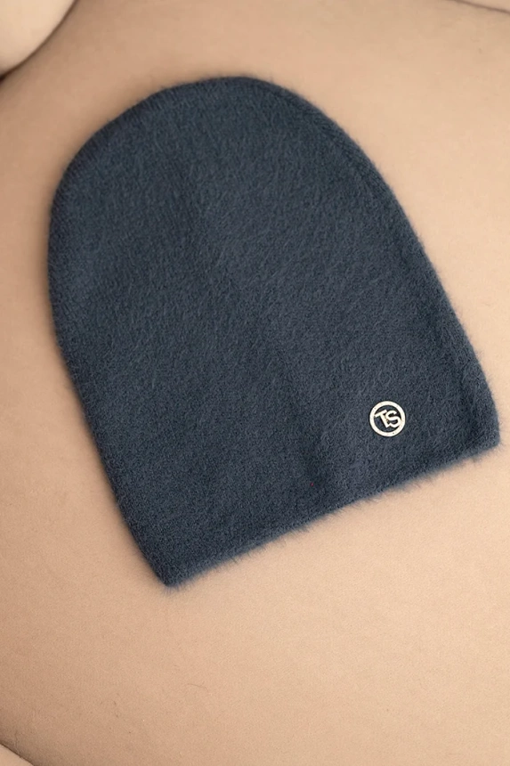 Classic women's alpaca hat with decorative plate graphite