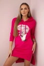 Kleid mit längerem Rücken und buntem Druck fuchsia