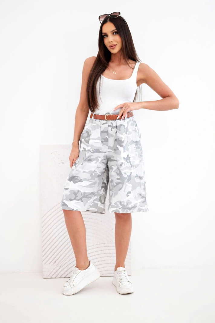 Damen-Shorts mit Gürtel und Camouflage-Muster für den Sommer grau