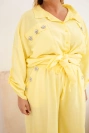 Damen-Plus-Size-Set mit Hemd und weiten Hosen gelb