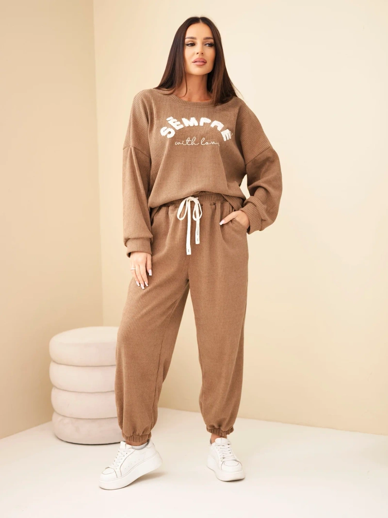 Damenensemble aus Cord mit Sweatshirt und Joggerhose camel