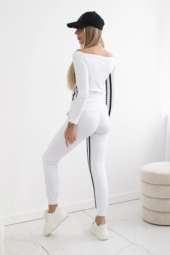 Set with a double stripe white