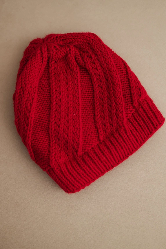 Women's winter hat made of wool K441 red