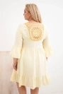 Damenkleid in Plus-Size aus Viskose mit Ajour-Verzierung gelb