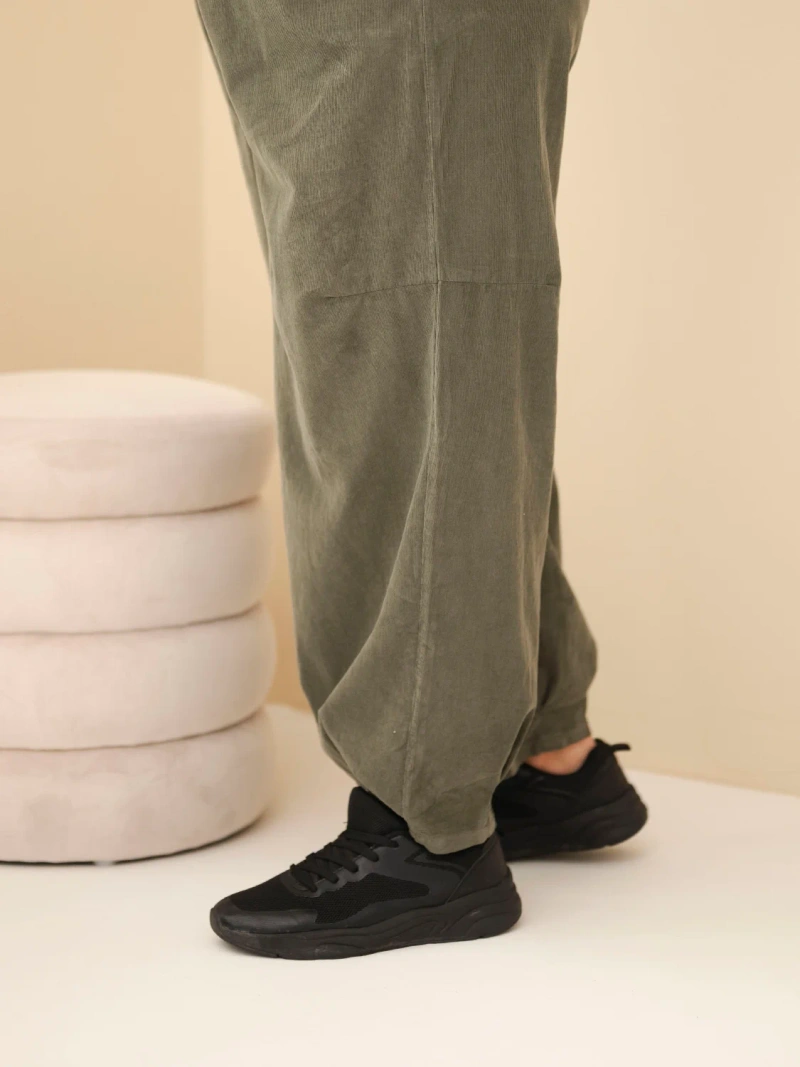 Damenhosen Baumwolle Plus Size Cord mit einem Gummibund in der Taille und Taschen khaki