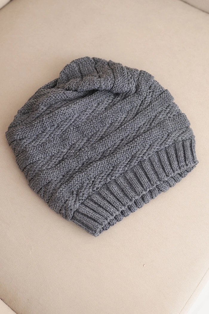 Women's winter hat with a classic ribbed weave K439 graphite