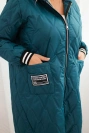 Kurtka damska Plus Size pikowana z kapturem i sportowymi mankietami morska