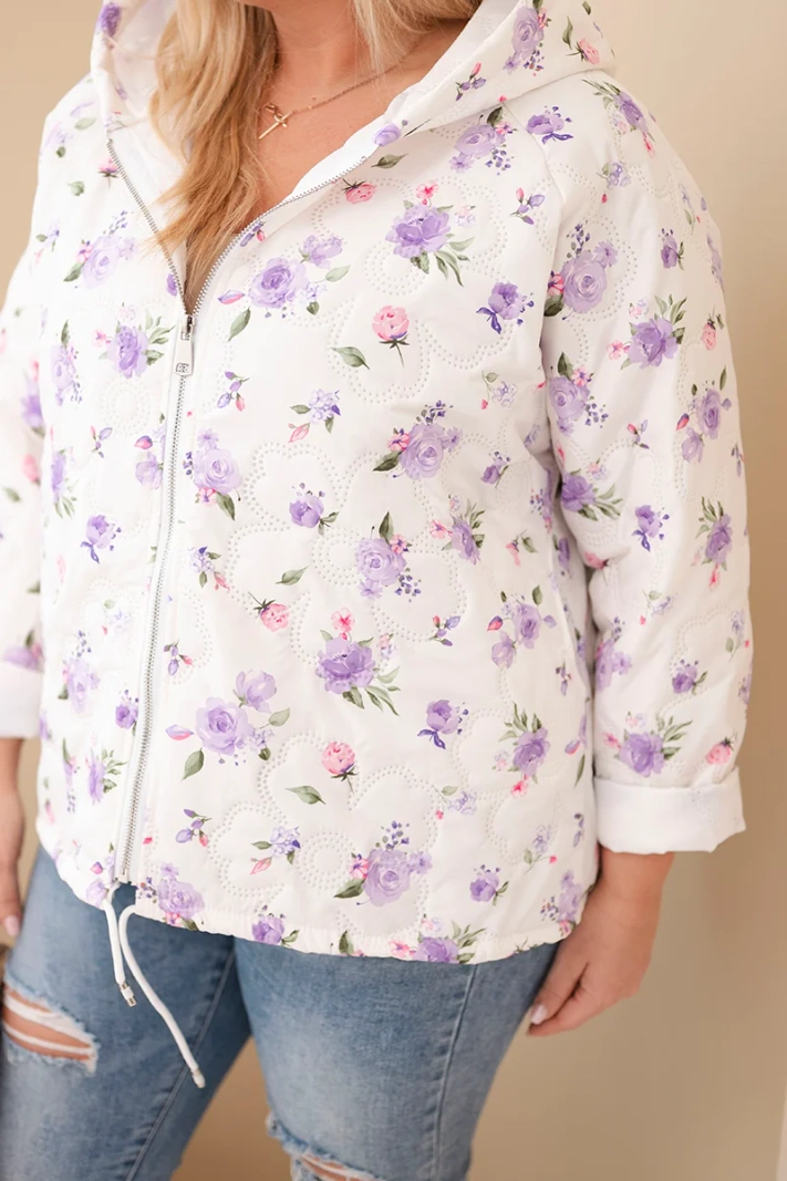 Dámska jarná bunda Plus Size s drobným kvetinovým vzorom fialová