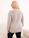 Moteriška plus size megzta palaidinė su laivapriekiniu iškirpimu Cappuccino