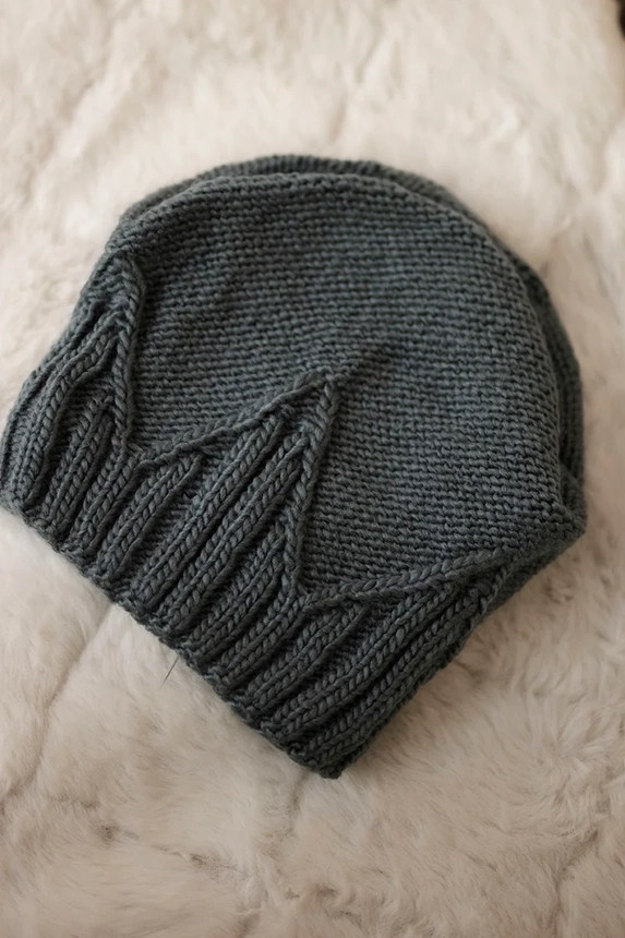 Women's cap Liliana K375 dark gray