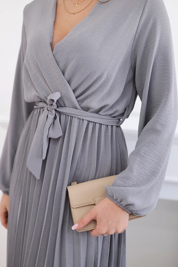 Dress tied with a pleated hem grey