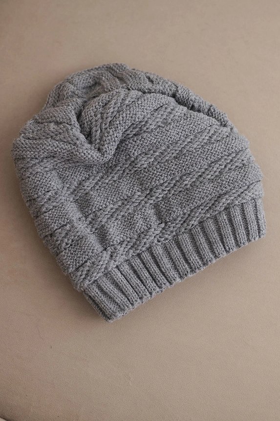 Women's winter hat with a classic ribbed knit K439 gray