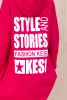 Isoliertes Sweatshirt mit langem Rücken und Kapuze fuchsia