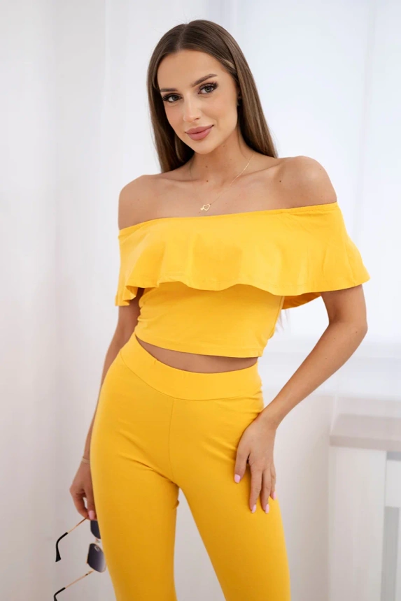 Set with a frill mustard