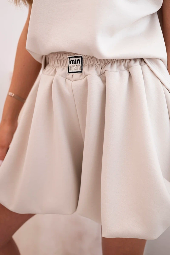 Women's butter set with a sleeveless blouse and wide-leg shorts beige