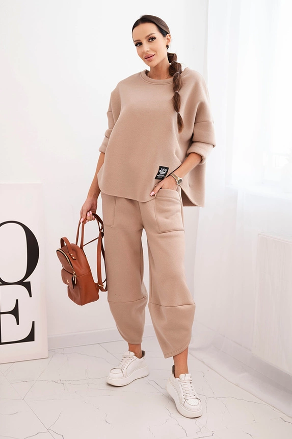 Damen Jogginganzug aus dickerem Material mit weitem Bein beige