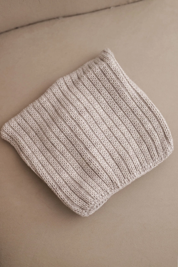 Damenwintermütze aus Wolle im Katzenstil aus geripptem Strick K419 beige