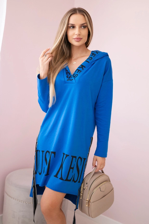 Kornblumenblaues Kleid mit Kapuze und Druck