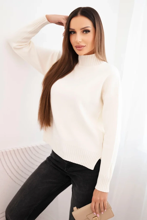 Women's loose-fitting viscose sweater with a turtleneck ecru