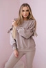 Ein Set Sweatshirt mit Schleife an den Ärmeln und Leggings Dunkelbeige