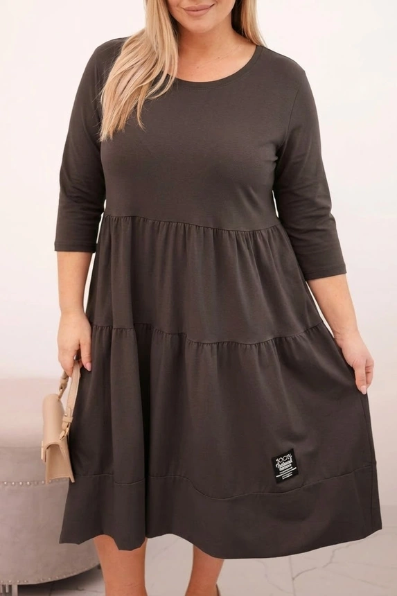 Moteriška medvilninė suknelė Plus Size su volanais ir pasukta rankove ruda