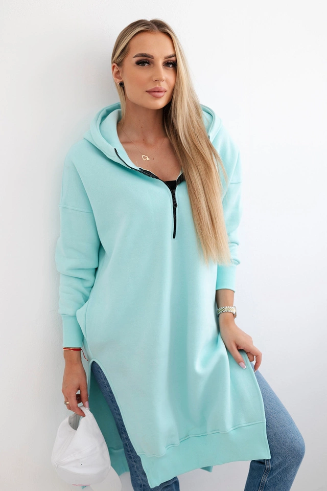 Šiltas džemperis su šoninėmis iškirptėmis mėta