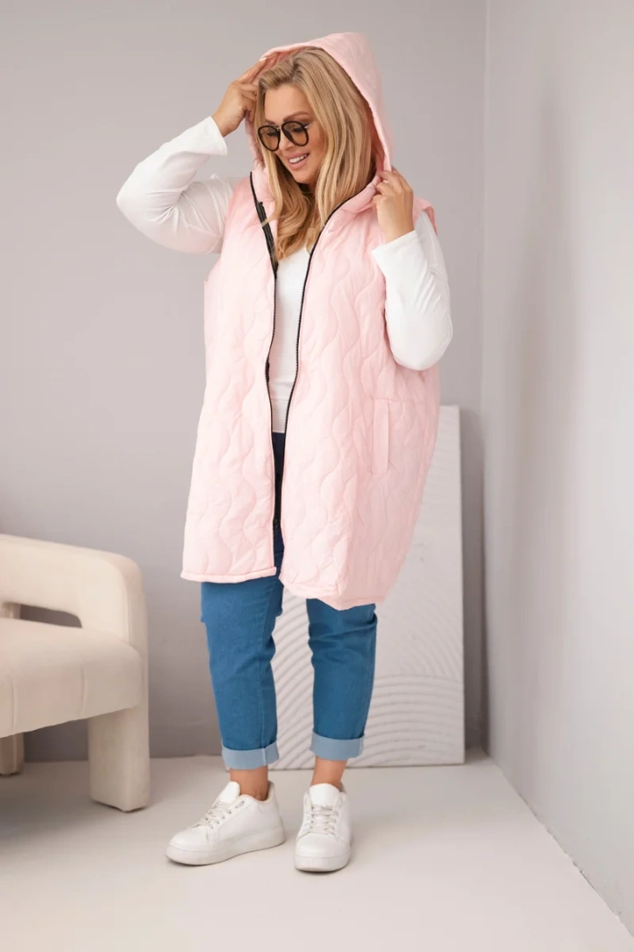 Dámská prošívaná vesta Plus Size s kapucí cukrově růžová