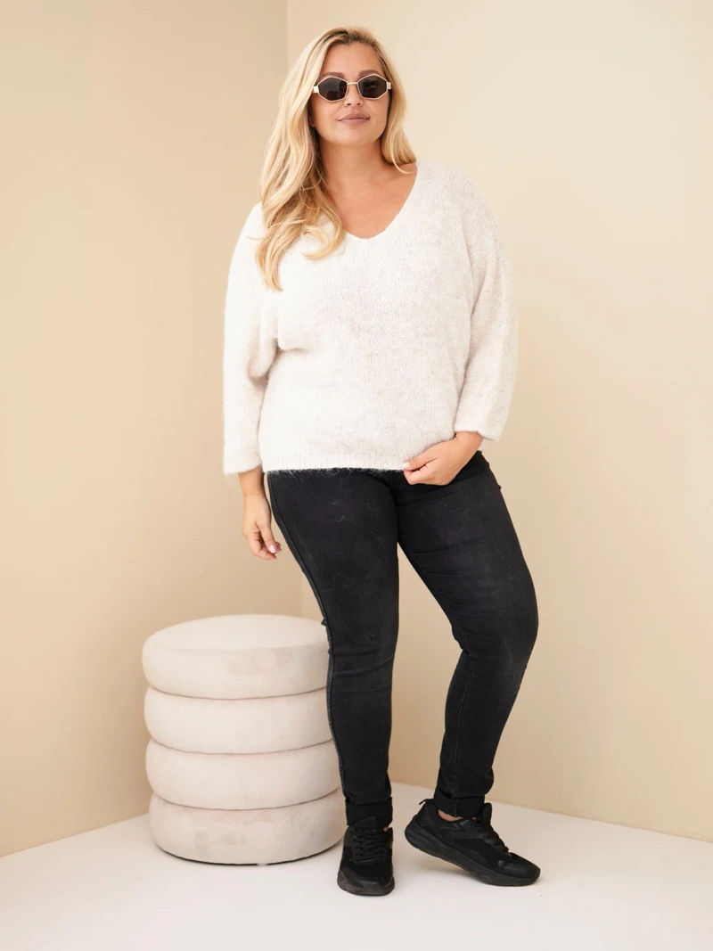 Dámsky sveter Plus Size s véčkovým výstrihom a širokým rukávom béžový