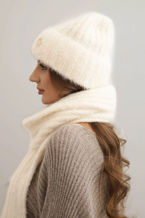 Women's set hat and long scarf made of soft yarn ecru