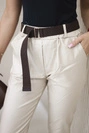 Gewachste Hose mit Gürtel beige