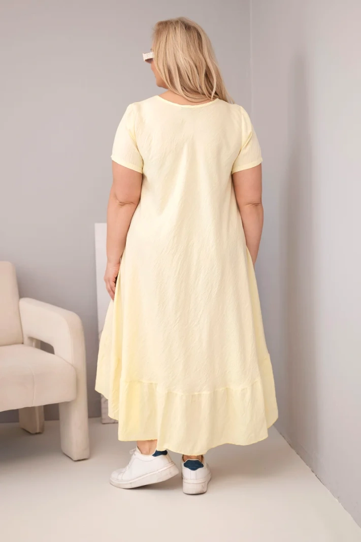 Dámské šaty plus size s krátkým rukávem a volánem z lehké viskózy žlutá