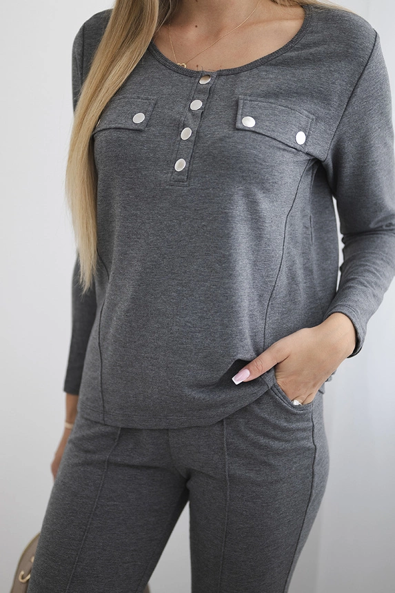 Set with a neckline with press studs graphite