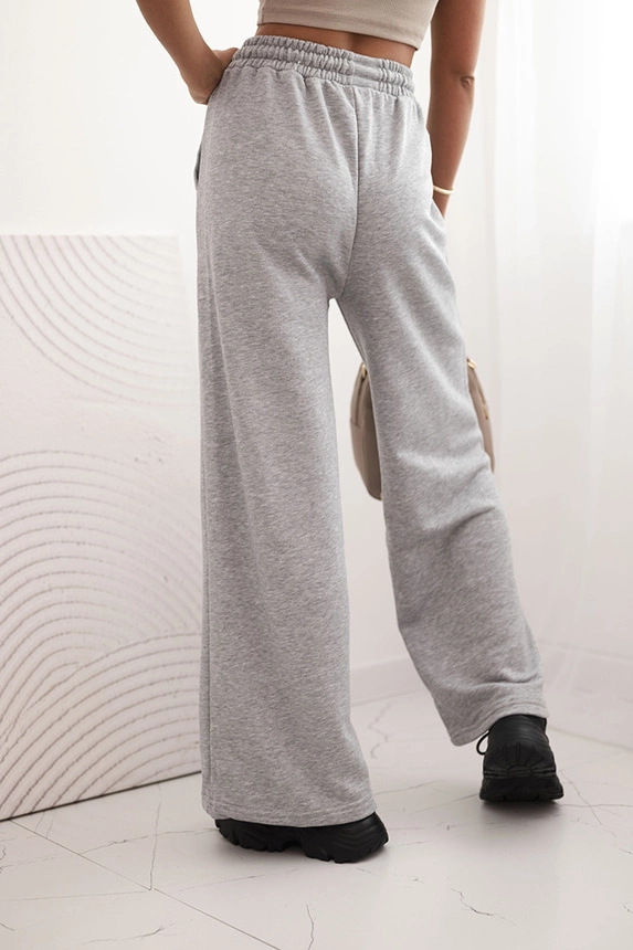 Women's cotton cargo pants with pockets and chain beige