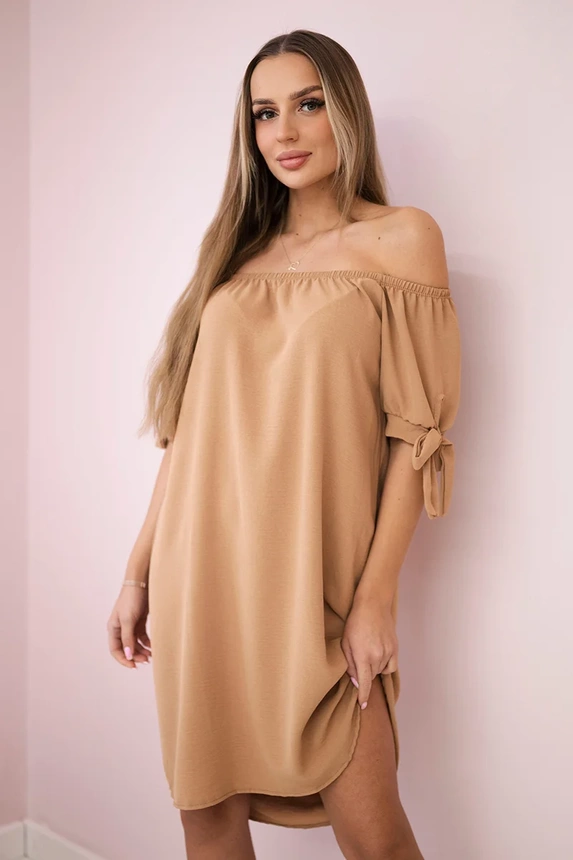 Dress tied on the sleeves light camel