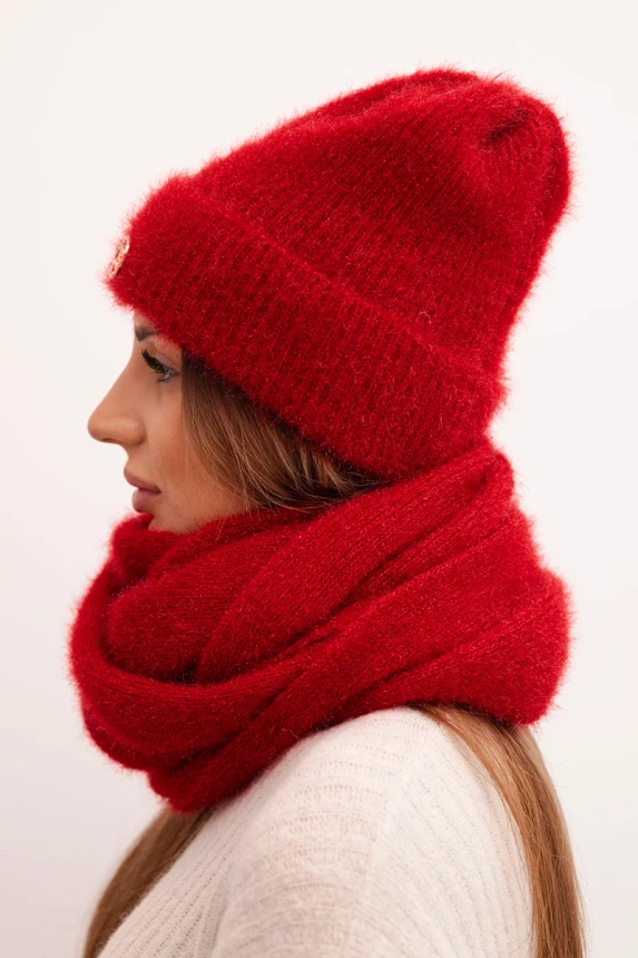 Women's set with a hat and scarf made of soft knit red