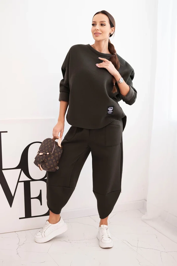 Damen Jogginganzug aus dickerem Material mit weiten Beinen khaki