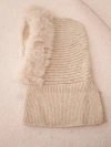 Damenmütze Strickkapuze mit Fell und Nackenschutz beige