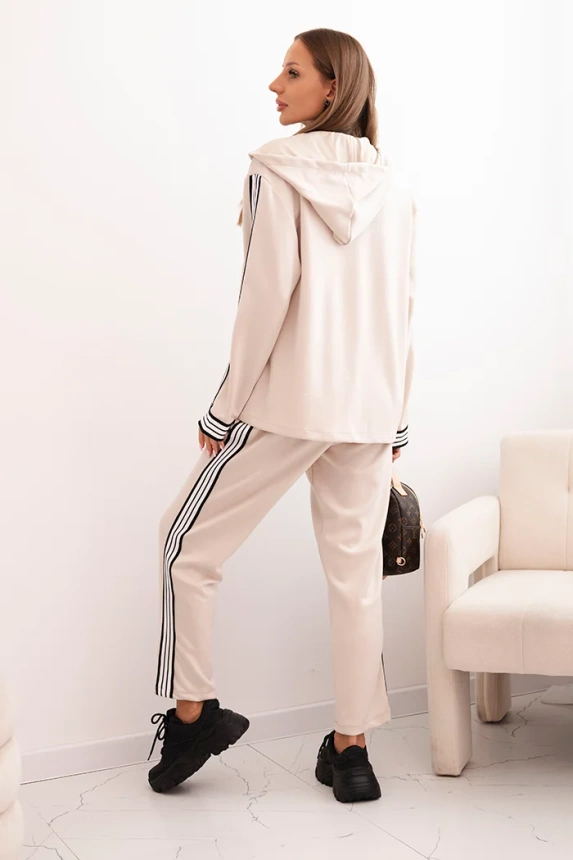Women's set with viscose, featuring piping and a sports jacket beige